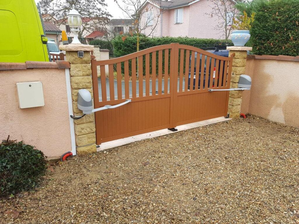 Portail coulissant aluminium ton bois